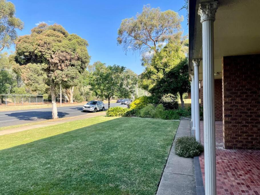 “Riverbank Retreat” Central Unit On The River Apartment Wagga Wagga Exterior photo