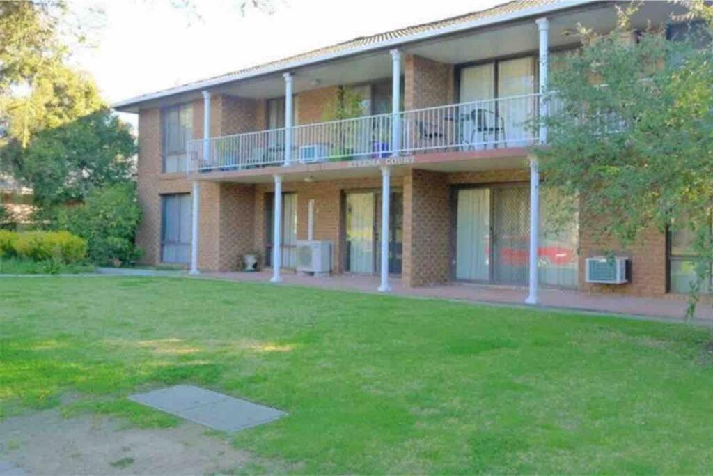 “Riverbank Retreat” Central Unit On The River Apartment Wagga Wagga Exterior photo