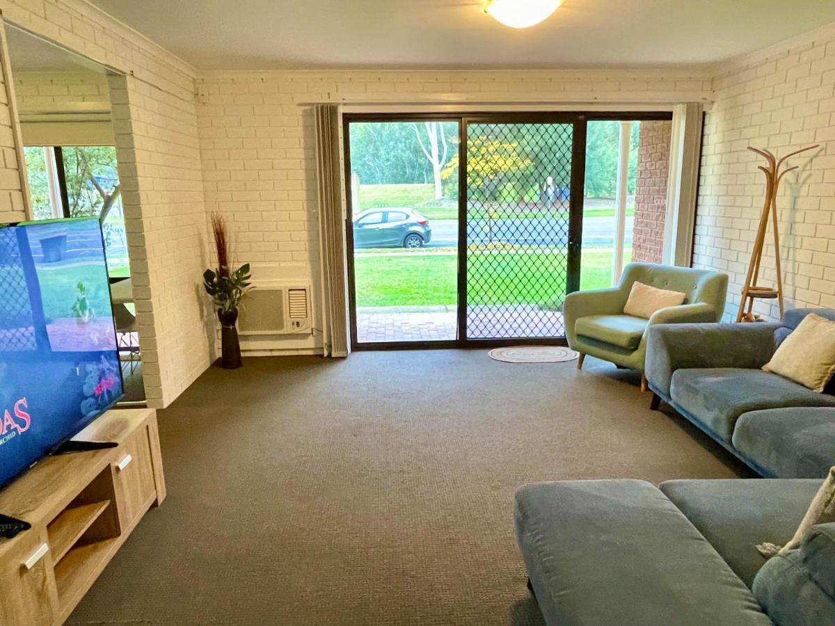 “Riverbank Retreat” Central Unit On The River Wagga Wagga Exterior photo